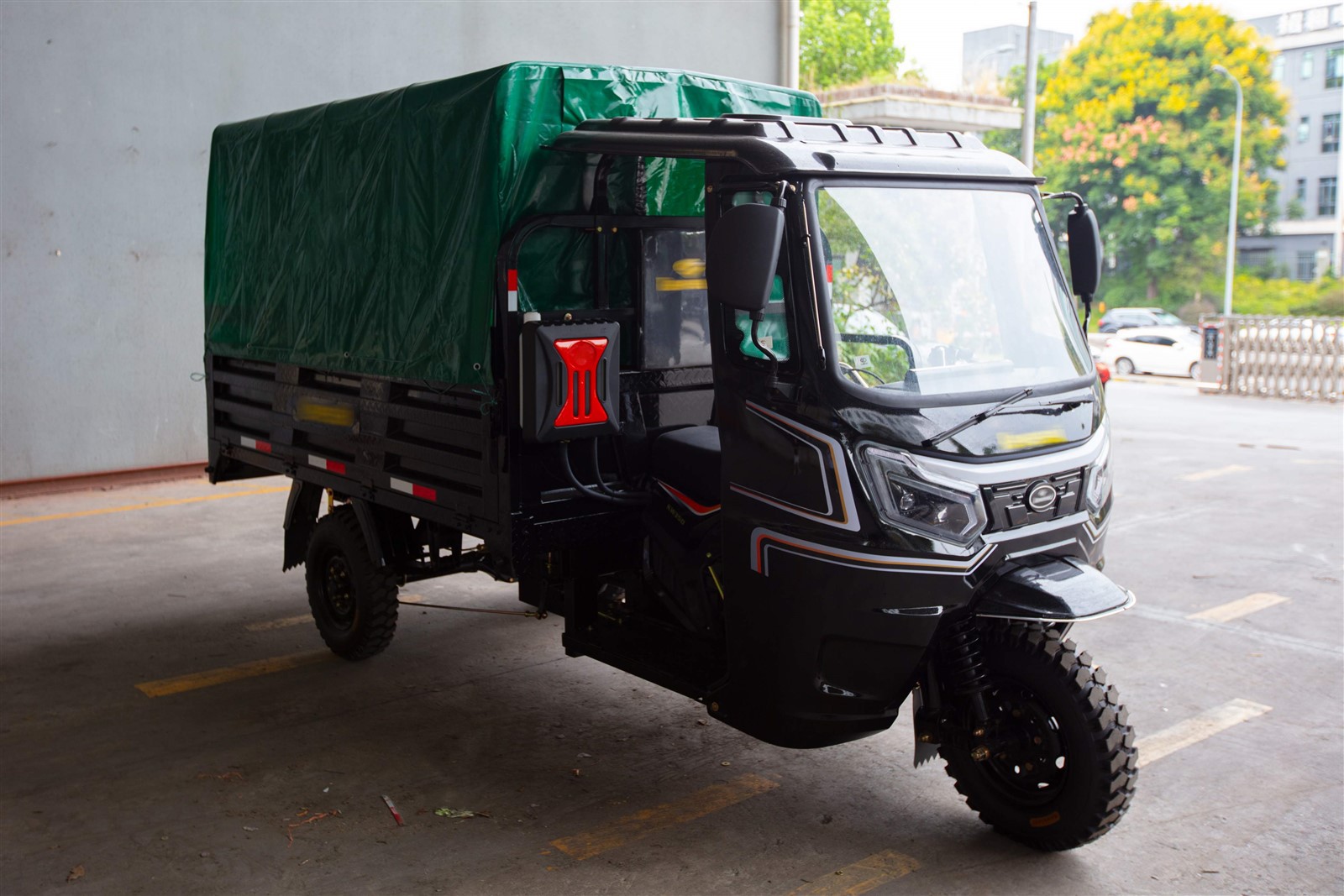 350cc Cabin Motor Tricycle 350cc Cabin Motor Tricycle