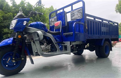 Benzīna smagais trīsritenis